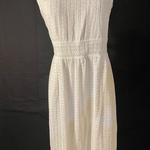 Q & A Maternity Dress Medium White Lace Sleeveless Midi Sleeveless NWT - Picture 4 of 10
